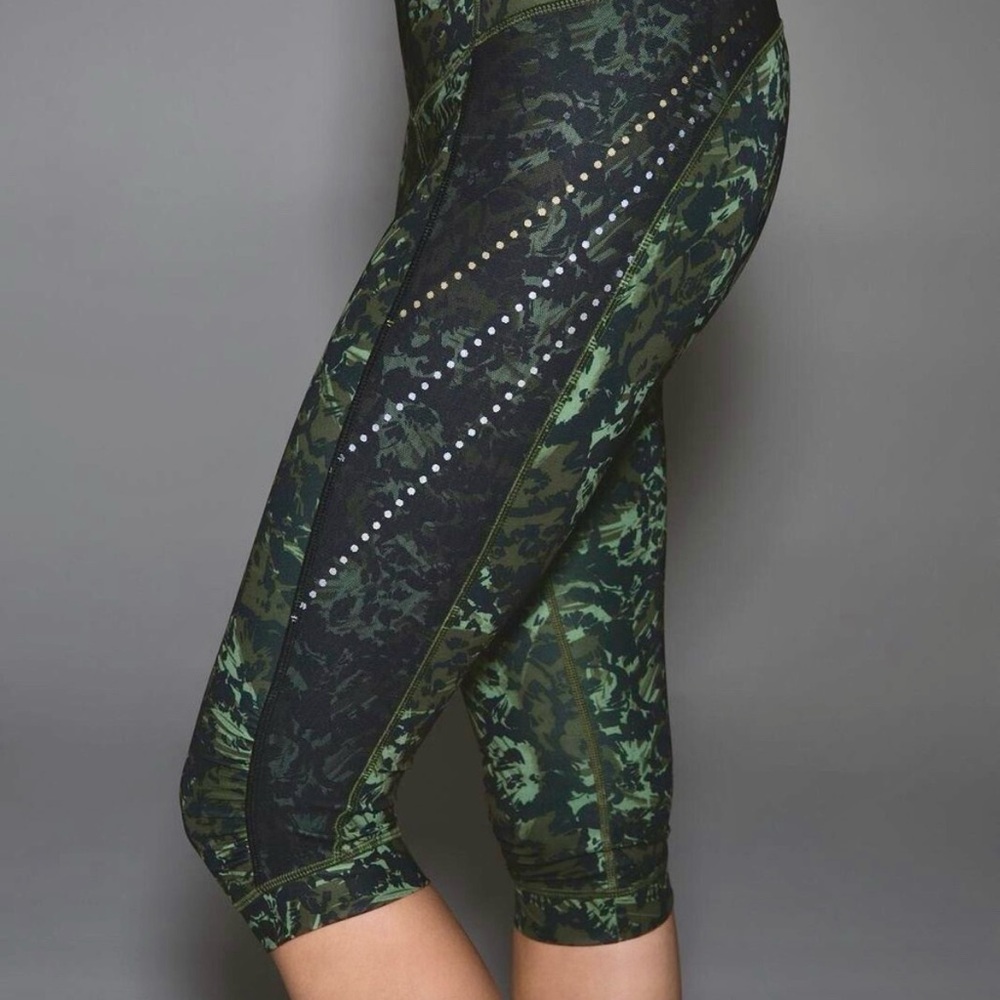 Lululemon - Stop at Nothing Crops - Size 4 - Fleur Sombre Desert Olive
